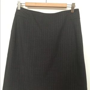 BANANA REPUBLIC: Grey striped business skirt